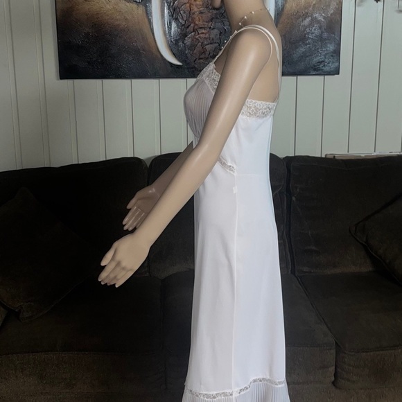 Vanity Fair • Vintage • Size 34 • Medium • Pink • Lace • Ruffle • Slip Nightgown - Picture 11 of 16